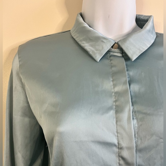 H&M “Satin-Like” Collar Button Down Top - Picture 2 of 10